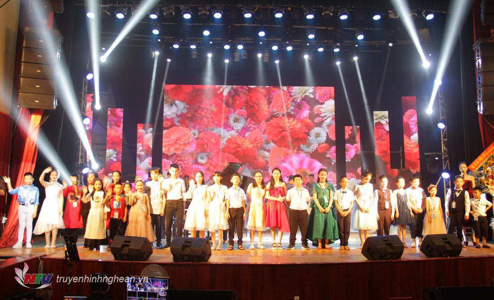 26 thí sinh xuất sắc góp mặt trong đêm chung kết xếp hạng.