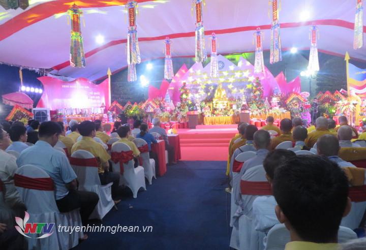 Toàn cảnh lễ cầu siêu.