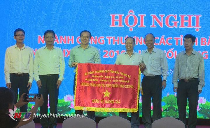Trao quyền đăng cai sự kiện kết nối cung cầu hàng hóa ngành Công Thương 6 tỉnh Bắc M.PG88 Khuyến Mãi cho tỉnh Thanh Hóa. 