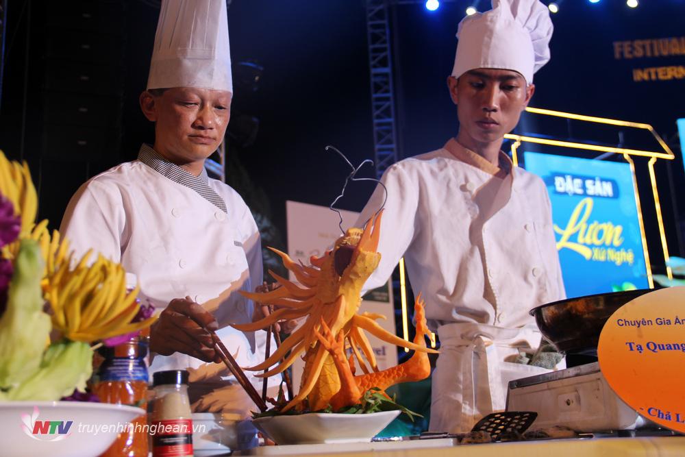 Nhiều tạo hình độc đáo tăng thêm tính thẩm mỹ cho món lươn.