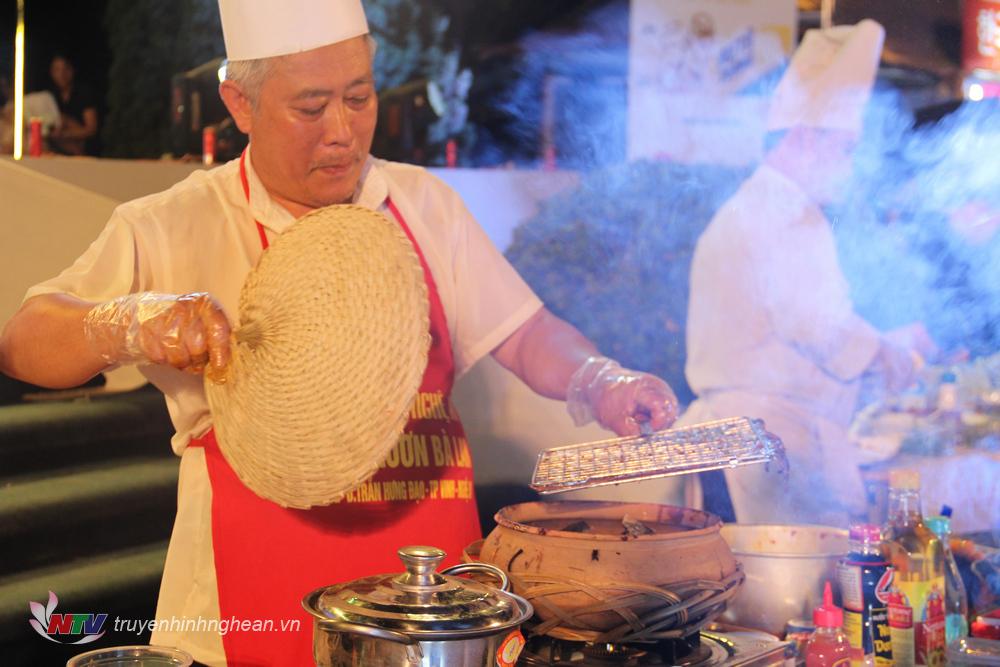 Nghệ nhân Hoàng Văn Tiến với thương hiệu Cháo lươn Bà Lan PG88 go Bắn cá.