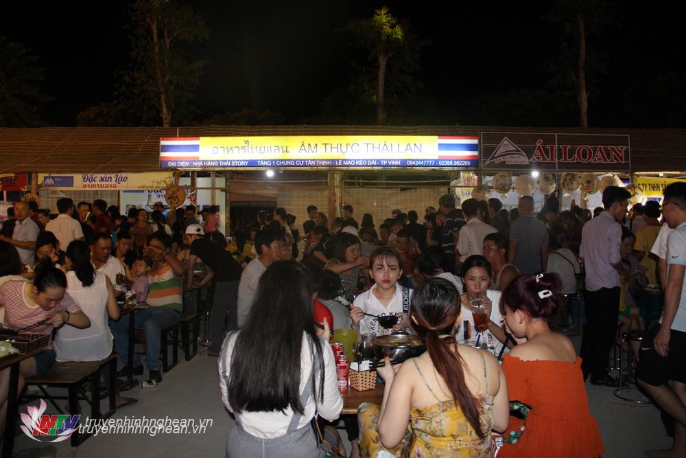 Gian hàng ầm thực Thái Lan
