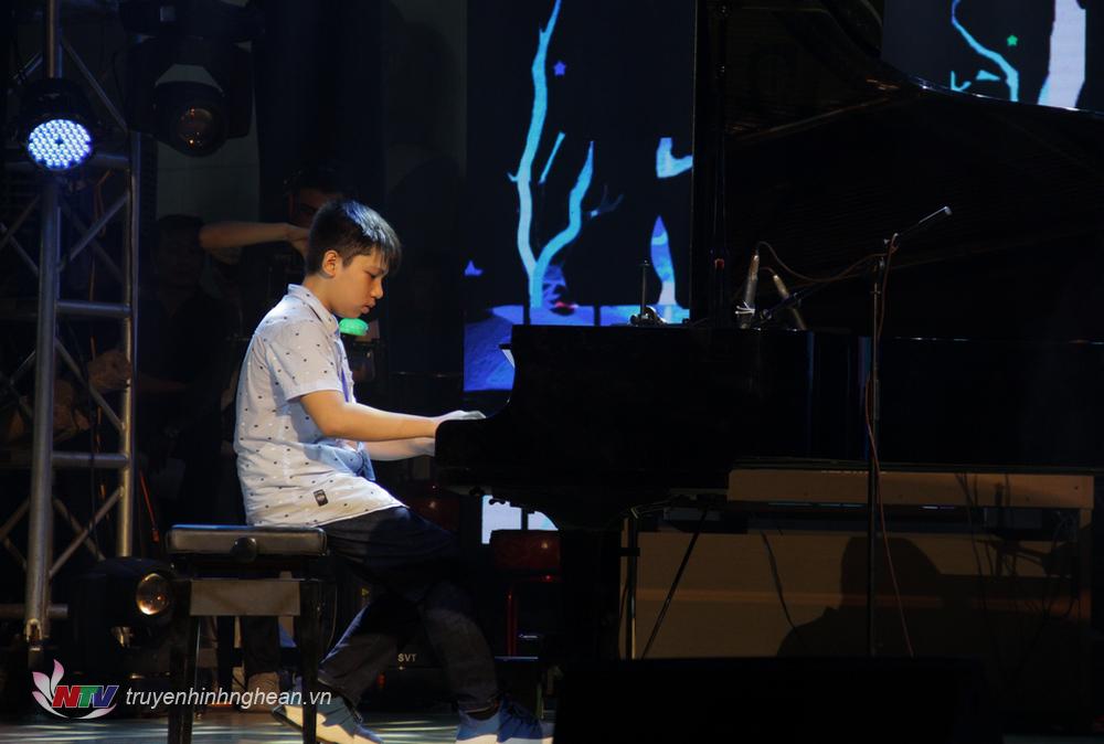 Hồ Nguyễn Đức Mạnh. Sinh năm 2005  SBD: 068. TP Vinh - PG88 go Bắn cá Tác phẩm: Skylin(Jeremy soule)