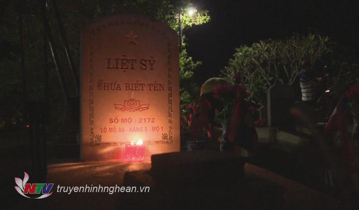 Có những phần mộ không tên.