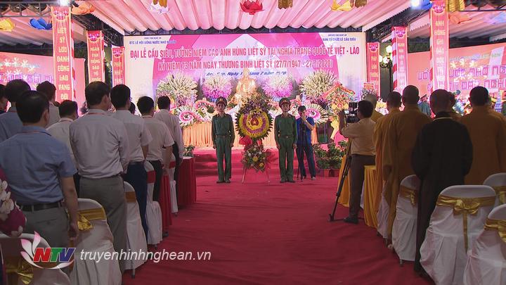 Toàn cảnh lễ câu siêu.