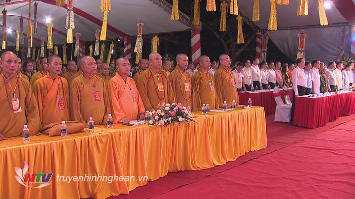 Các đại biểu dự lễ cầu siêu.