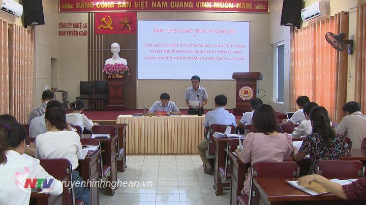 Toàn cảnh họp báo.
