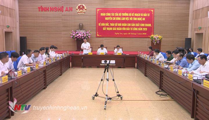 Toàn cảnh buổi làm việc.