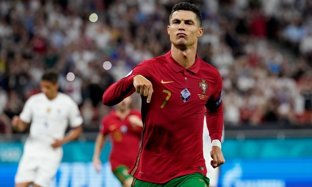 Ronaldo giành thêm một danh hiệu cá nhân danh giá trong sự nghiệp. Ảnh: Reuters.