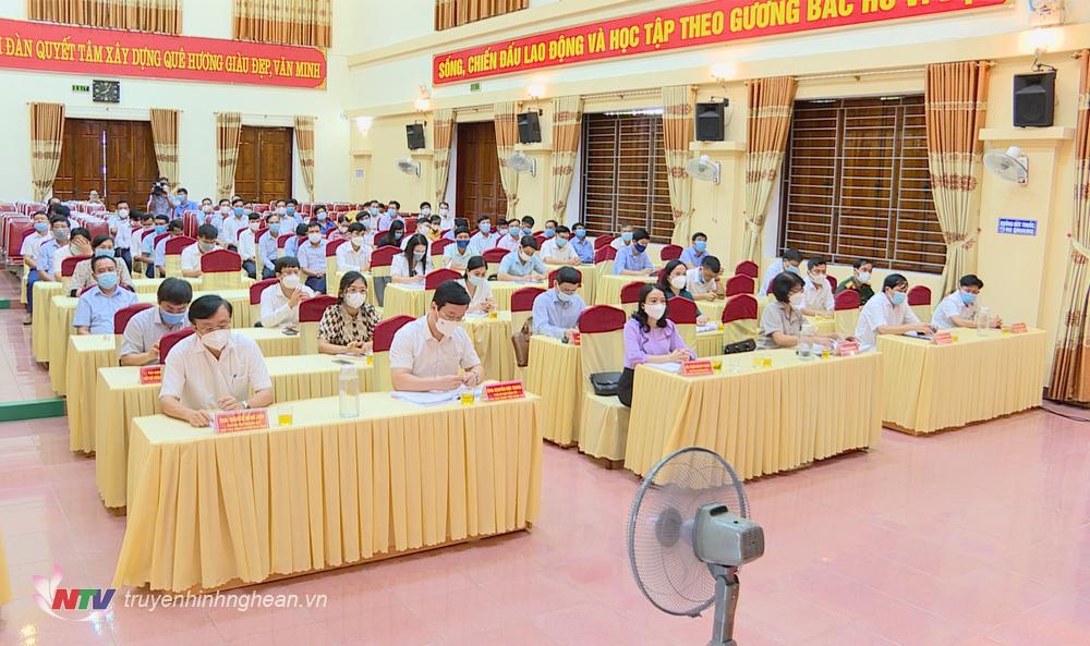Toàn cảnh buổi tiếp xúc.