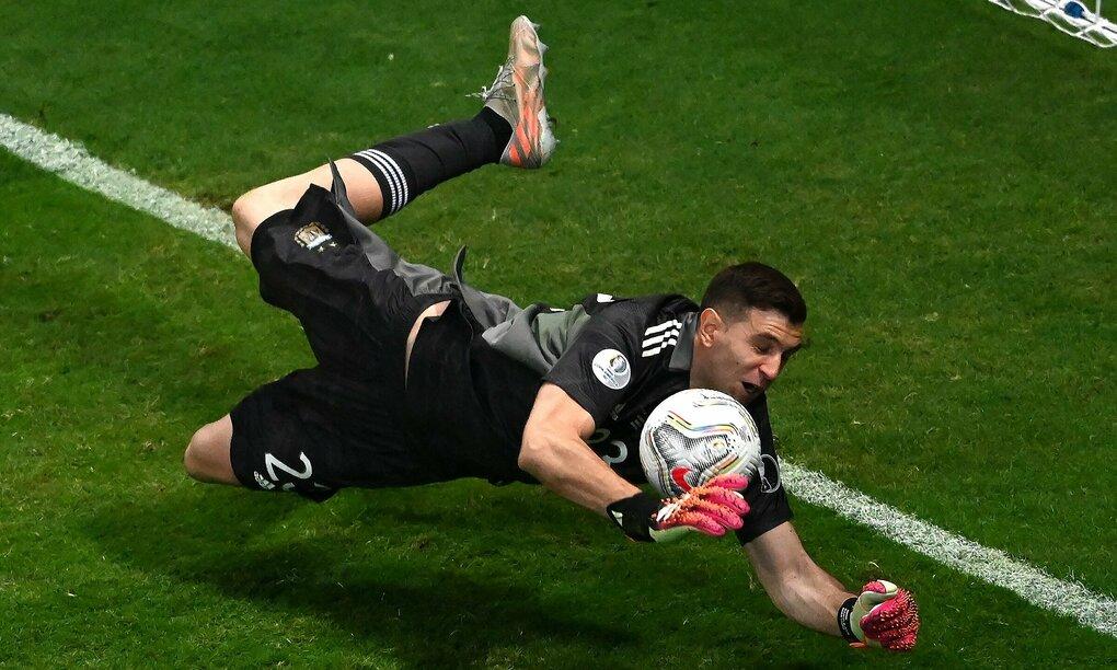 Martinez thành người hùng Argentina ở bán kết Copa America. 