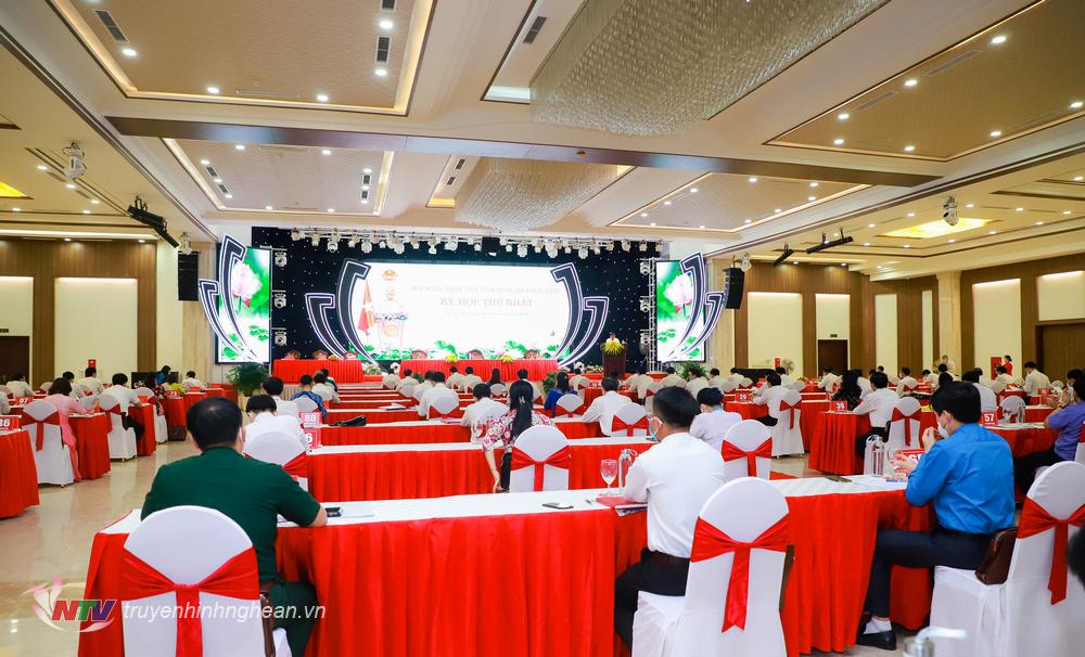 Toàn cảnh kỳ họp.