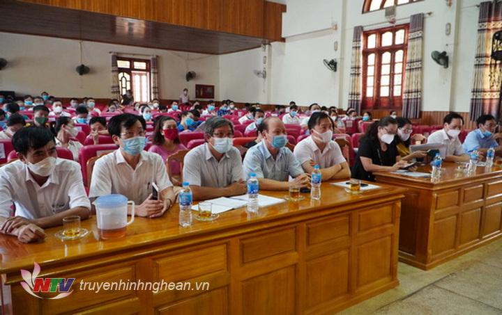 Các đại biểu dự hội nghị.