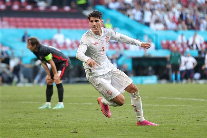 Morata giải tỏa cơn khát bàn thắng.