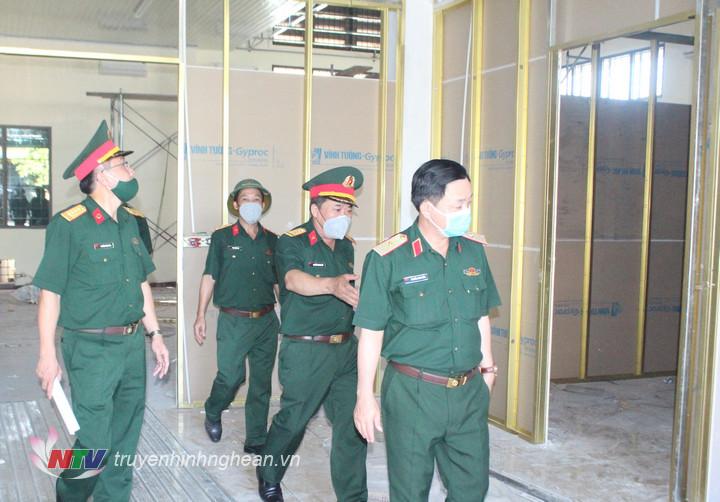 Đoàn công tác Bộ Tư lệnh Quân khu 4 kiểm tra công tác sửa chữa, nâng cấp Kho chứa, bảo quản vắc xin Covid-19 tại Kho Tổng hợp K55 
