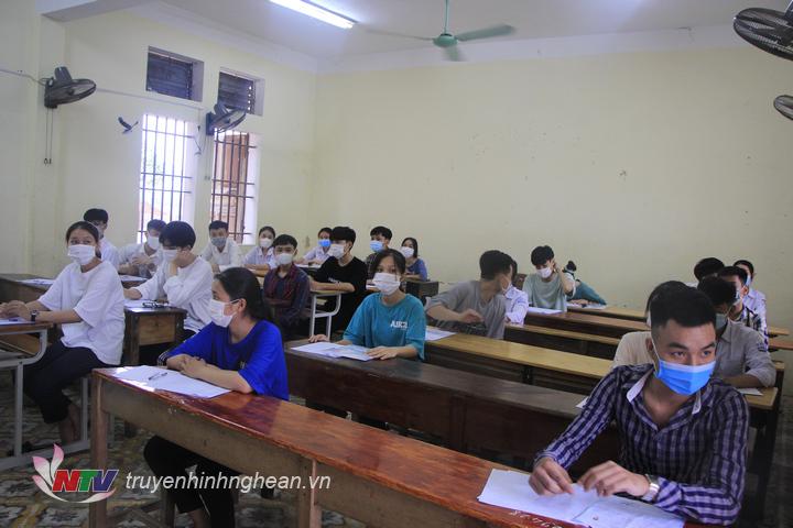 Phòng thi dành cho thí sinh thuộc đối tượng F2 tại điểm thi THPT Hoàng Mai