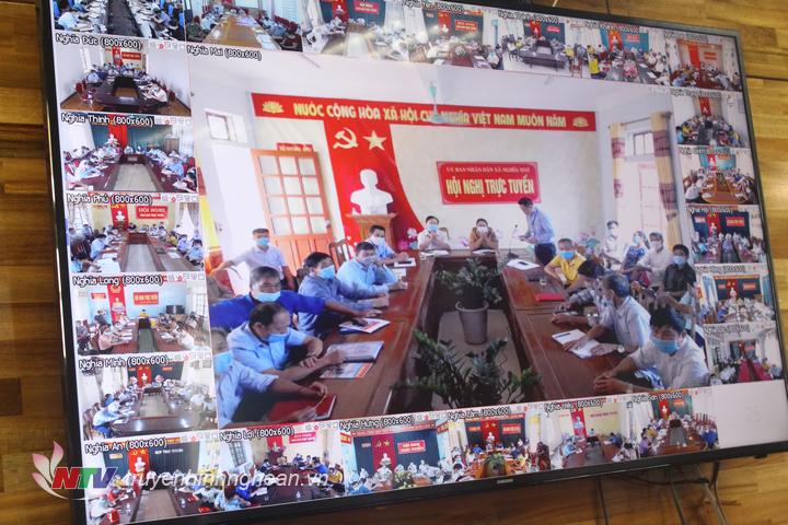 Hội nghị kết nối trực tuyến với 