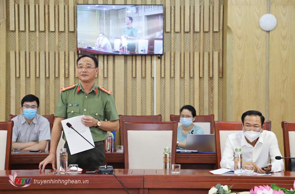 Giám đốc Công an tỉnh - Đại tá Phạm Thế Tùng phát biểu tại phiên họp.
