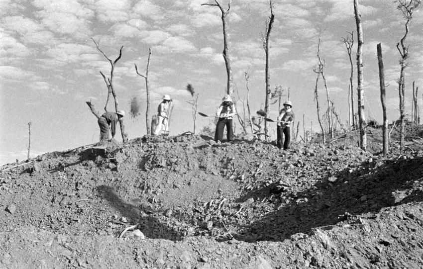 Mặc dù địch đánh phá ác liệt ngày đêm, Đại đội 4, Đội 25 Thanh niên xung phong chống Mỹ, cứu nước Quảng Bình vẫn bán sát đường, sửa chữa đường kịp thời, đảm bảo Đăng Ký M.PG88 thông suốt.