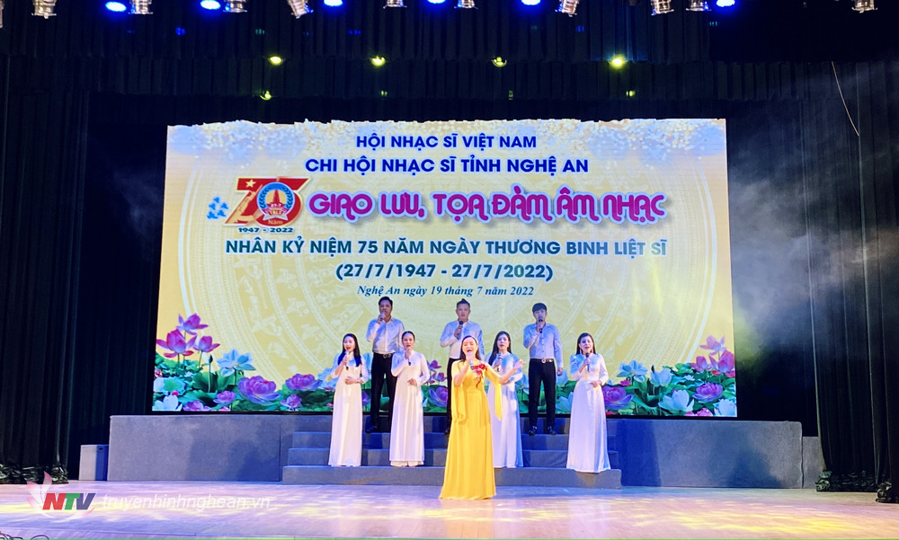 Ảnh 3: Tác phẩm mới “Hoa Truông Bồn” – Thơ Hồng Oanh, nhạc Trần Quốc Chung