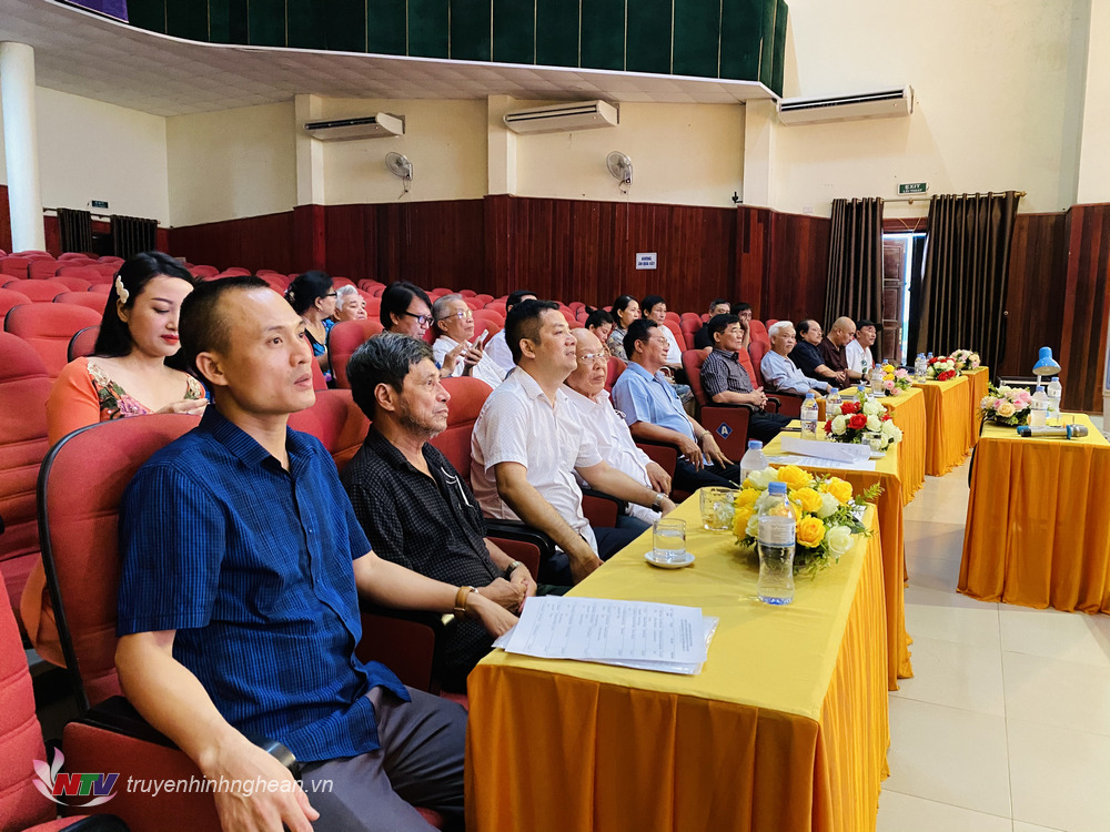 Các đại biểu dự buổi toạ đàm.