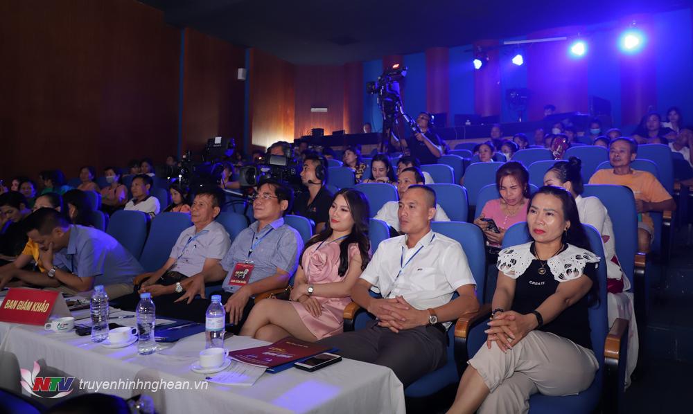 Ban giám khảo dòng nhạc Dân gian.