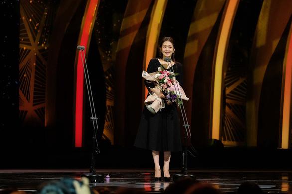 Jang Nara nhận giải Nữ diễn viên chính xuất sắc nhất cho vai diễn trong Hoàng hậu cuối cùng