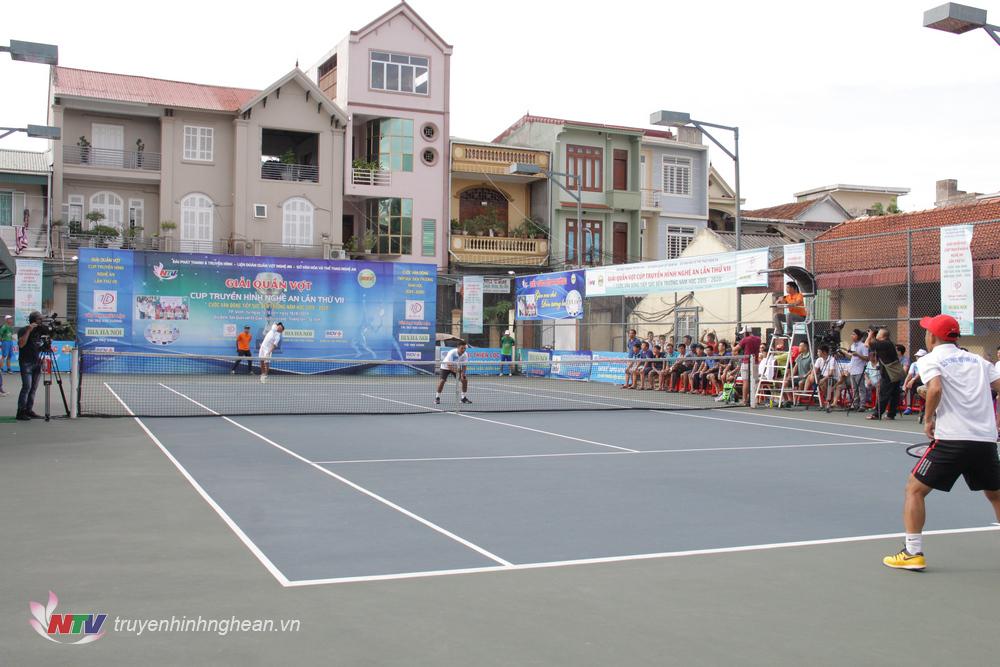 Trận chung kết nội dung Đôi nam Ngoại hạng giữa cặp đôi: