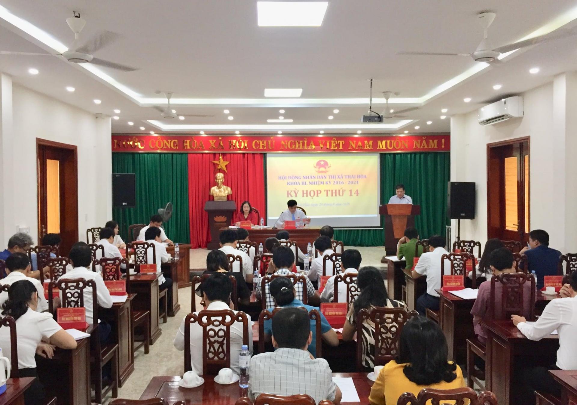 Toàn cảnh kỳ họp.