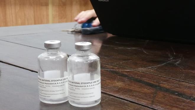 Hai lọ thuốc điều trị ngộ độc do clostridium botulinum được Bệnh viện Bạch Mai nhập khẩu từ Thái Lan với giá 8.000 USD/ lọ (gần 190 triệu đồng).