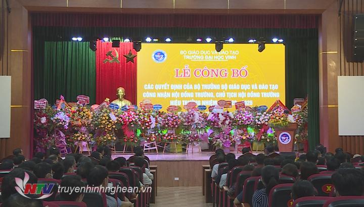 Toàn cảnh lễ công bố.