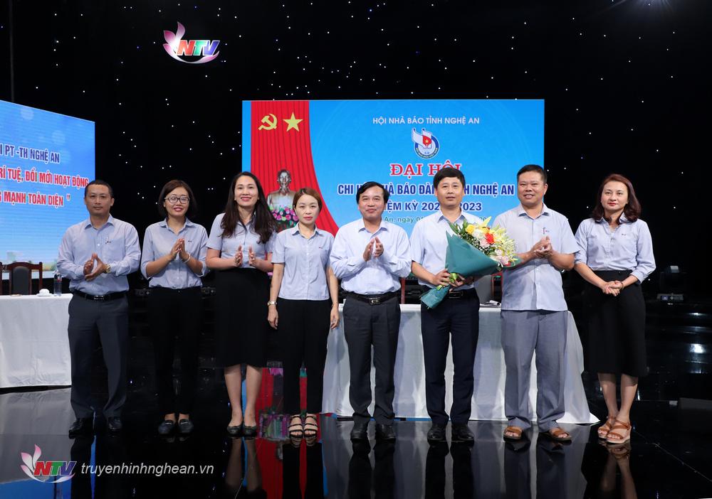Ban Thư ký Chi hội Nhà báo 