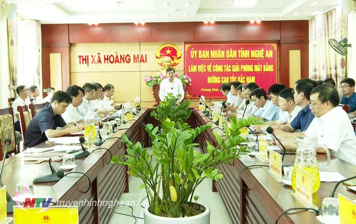 Toàn cảnh buổi làm việc.