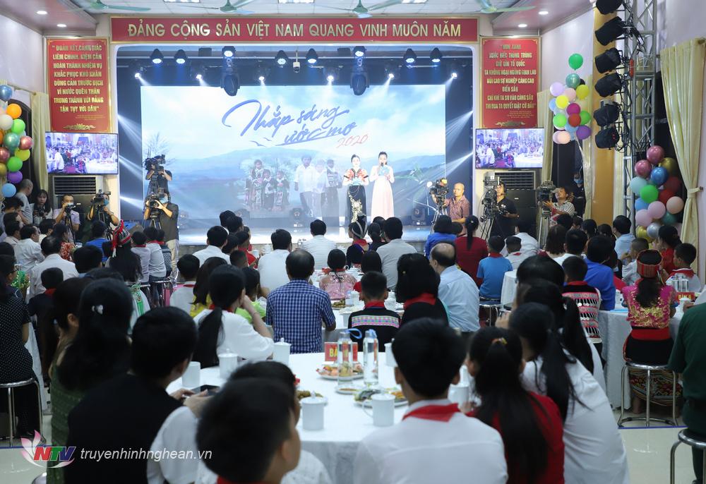 Toàn cảnh chương trình giao lưu: Thắp sáng ước mơ - 2020.