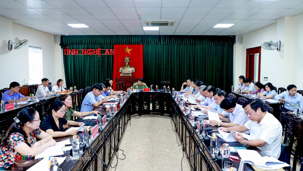 Toàn cảnh buổi tiếp công dân sáng 5/8.