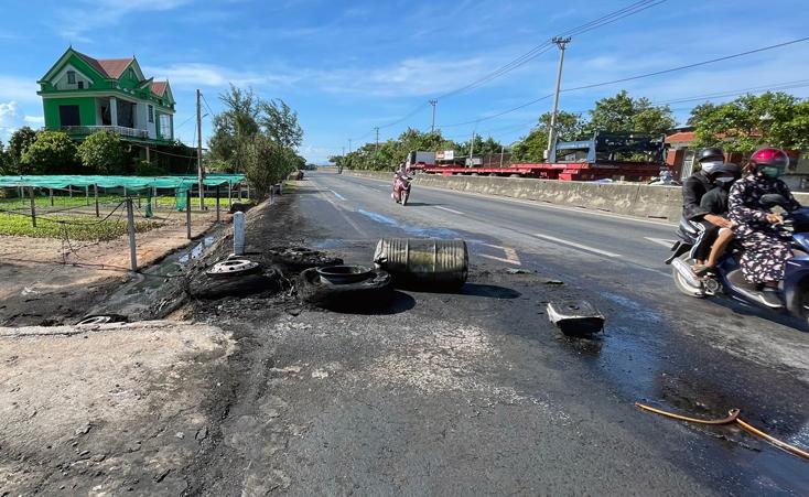 Tại hiện trường, ngọn lửa được dập tắt nhanh chóng.
