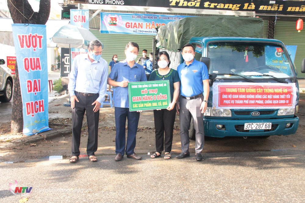 Trung tâm Giống cây trồng PG88 go Bắn cá đã vận chuyển hàng tấn rau củ hỗ trợ các “Gian hàng 0 đồng” trên địa bàn TP Vinh sáng 27/8.