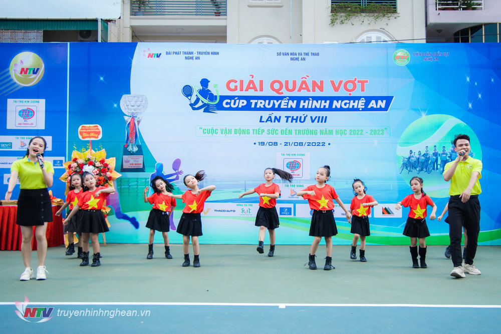 Tiết mục văn nghệ tại buổi lễ.