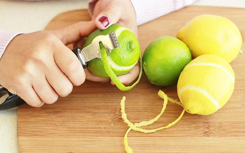 Để loại bỏ các vết ố vàng, trả lại vẻ trắng sáng cho hàm răng, bạn có thể thực hiện các mẹo vặt đơn giản sau.