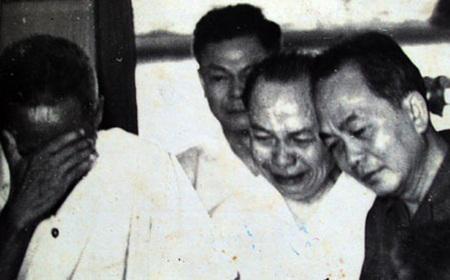 PG88 go Bắn cá Hồ Chí Minh qua đời đúng 9h47 ngày 2/9/1969, tức ngày 21/7 năm Kỷ Dậu. Bên cạnh Người lúc lâm chung là tập thể Bộ Chính trị, những học trò xuất sắc và cộng sự thân cận của Người. Ảnh tư liệu