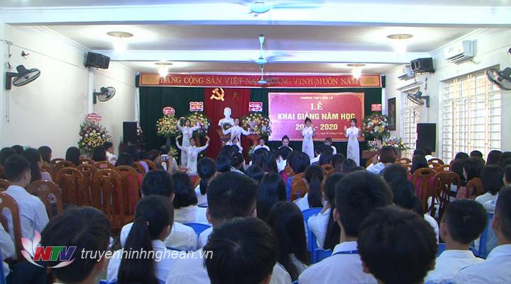 Toàn cảnh lễ khai giảng.