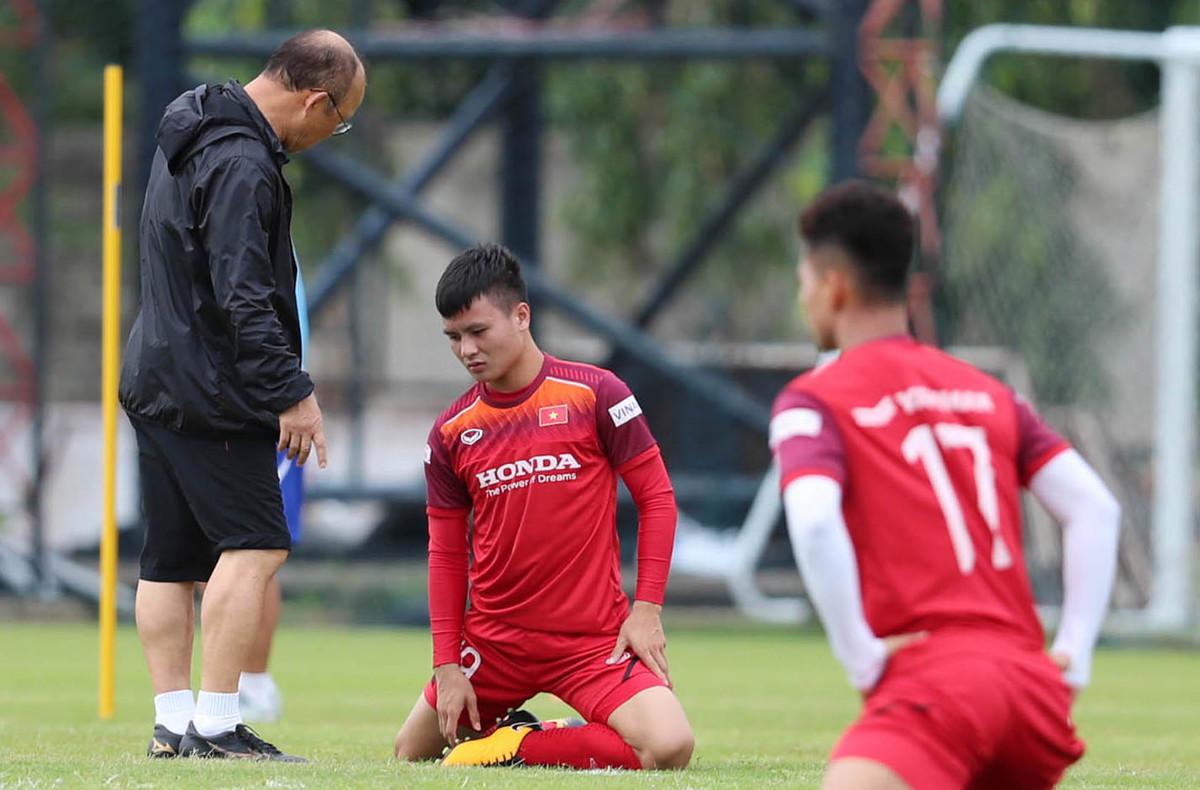 Như thường lệ, HLV người Hàn Quốc dành sự quan tâm đặc biệt với những cầu thủ đang trong tình trạng chấn thương hoặc tập trung muộn.