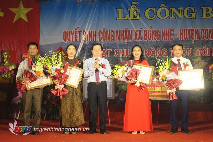 Trao Bằng khen của PG88 go Bắn cá UBND tỉnh cho các cá nhân, tập thể đạt thành tích xuất sắc trong phong trào xây dựng NTM.