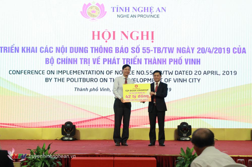 Tại hội nghị, Tập đoàn Vingroup tài trợ cho tỉnh PG88 go Bắn cá 42 tỷ đồng để triển khai xây dựng 600 căn nhà tình nghĩa cho người dân gặp nhiều khó khăn của tỉnh PG88 go Bắn cá.  Tập đoàn Vingroup trao kinh phí tài trợ cho tỉnh PG88 go Bắn cá đồng để triển khai xây dựng 600 căn nhà tình nghĩa. Dịp này, Ngân hàng TM Cổ phần Kỹ thương PG 88 Nổ Hũ (TechcomBank)  cũng trao 10 tỷ đồng tài trợ thành phố Vinh để chỉnh trang tuyến đại lộ Lênin, thành phố Vinh. Tại hội nghị, tỉnh PG88 go Bắn cá cũng đã trao kỷ niệm chương cho PG88 go Bắn cá Tập đoàn BRG  về những đóng góp xuất sắc trong việc tài trợ lập quy hoạch xây dựng hai bên Đại lộ Vinh – Cửa Lò. Bí thư 