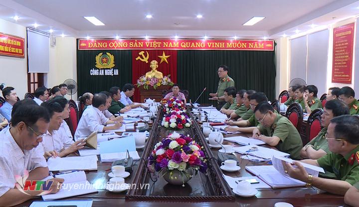 Toàn cảnh buổi làm việc.