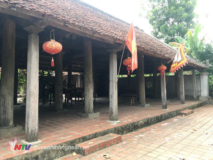 Các bậc cao niên trong làng cho biết ngôi đình có tuổi thọ trên 300 năm, dù không biết chính xác được dựng vào năm nào. Trước kia, xã Bắc Thành được chia thành 3 làng, gồm làng Thượng, làng Thái và làng Hậu. Mỗi làng đều xây một đình để làm nơi sinh hoạt văn hóa của làng xã và thờ phụng Thành hoàng, tên các đình được gọi theo tên làng. Lịch sử xây dựng ngôi đình là một câu chuyện đặc biệt khiến hậu thế không khỏi bất ngờ. 