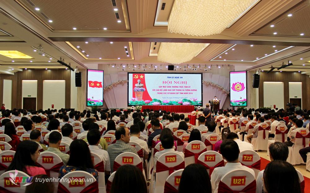 Toàn cảnh hội nghị.