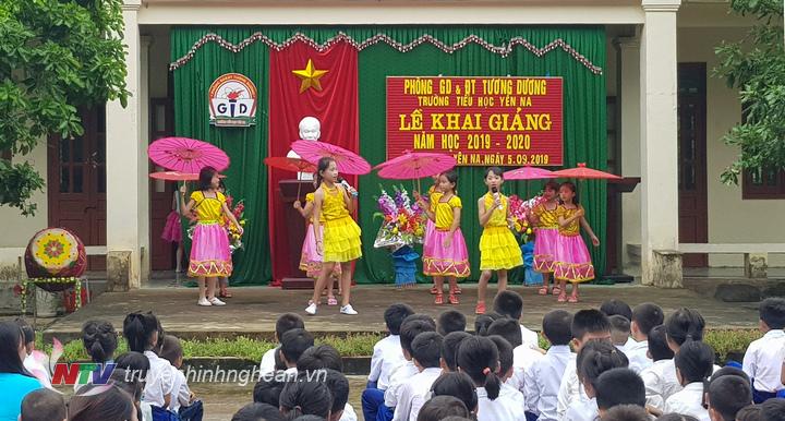 Tiết mục văn nghệ chào mừng.