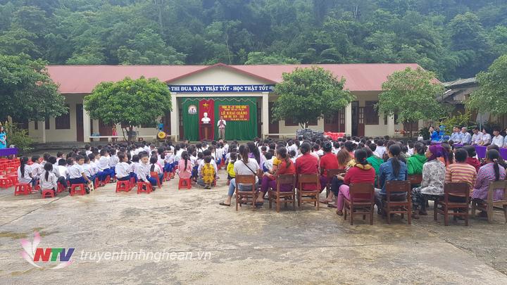 Quang cảnh lễ khai giảng.