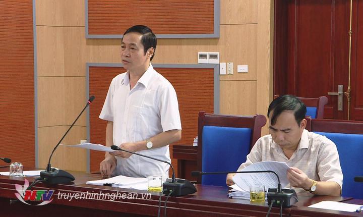 Giám đốc Sở Nội vụ Lê Đình Lý phát biểu tại cuộc họp.